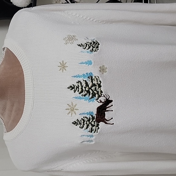 Cabelas, Size 2XL, Winter Scene Embroidered White Sweater, EUC - Picture 2 of 10